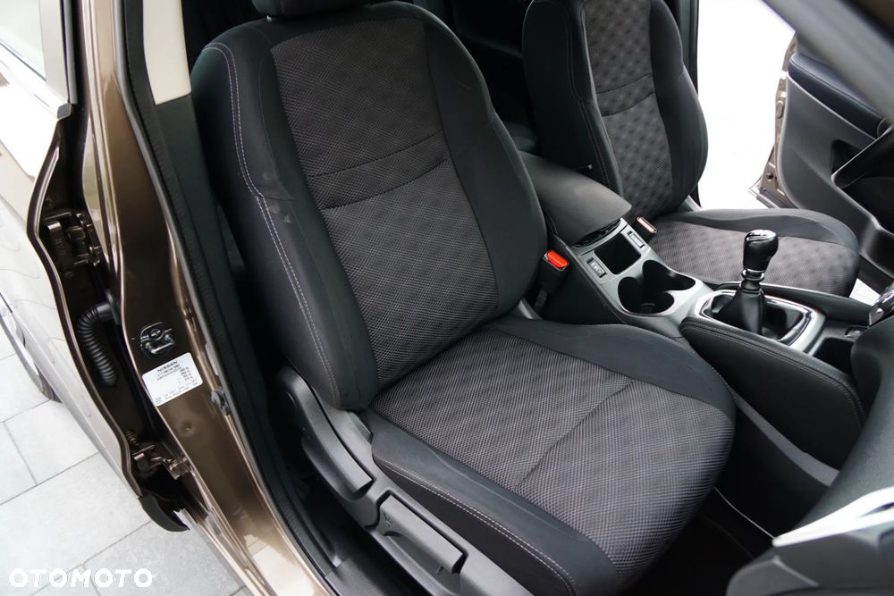 Nissan Qashqai - 25