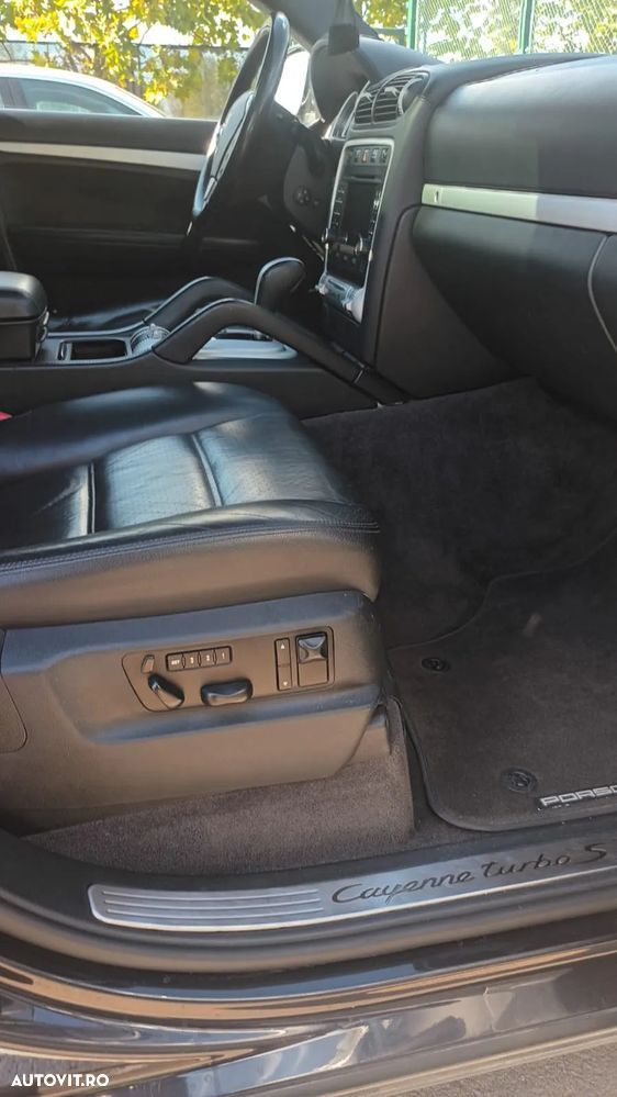 Porsche Cayenne Turbo S Aut - 31