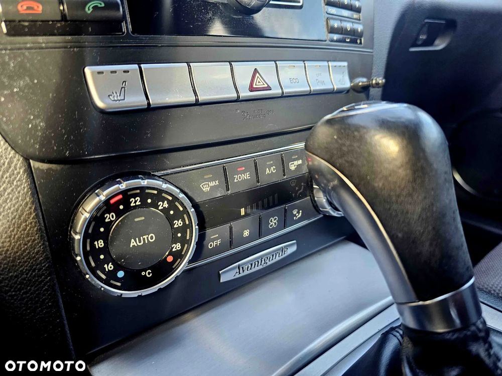 Mercedes-Benz Klasa C 180 T 7G-TRONIC AMG Line - 22