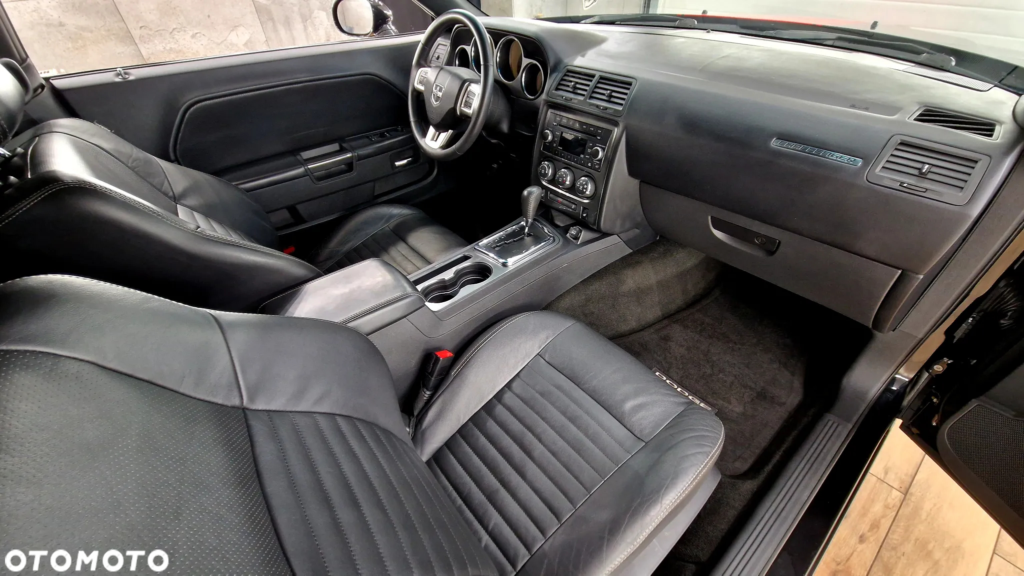 Dodge Challenger Automatik SXT Plus - 24