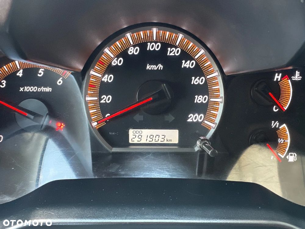 Toyota Hilux 2.5 D-4D DLX - 14