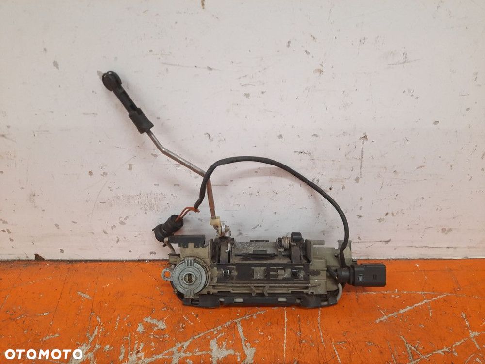 AUDI A3 1.6 KAT 96-00 KLAMKA PRZÓD PRZEDNIA  LEWA  LY9B - 2