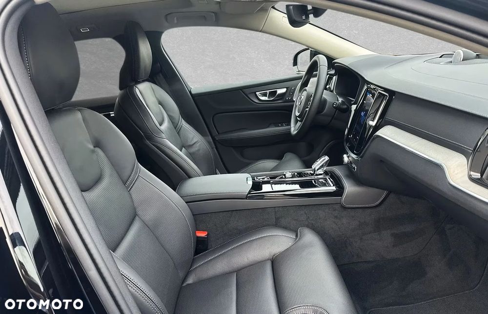 Volvo V60 T8 AWD Ultra Dark - 4