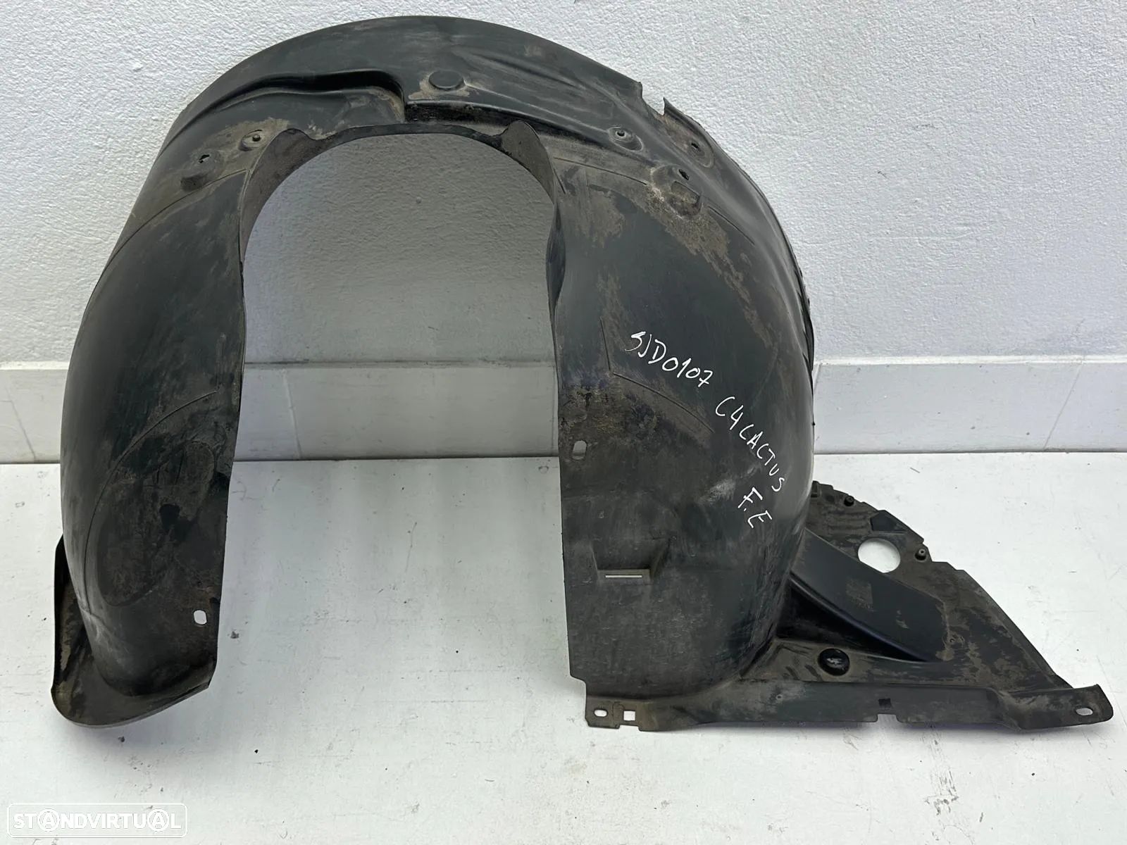 Cave Roda Frente Esquerda - Citroen C4 Cactus (2014) - 1