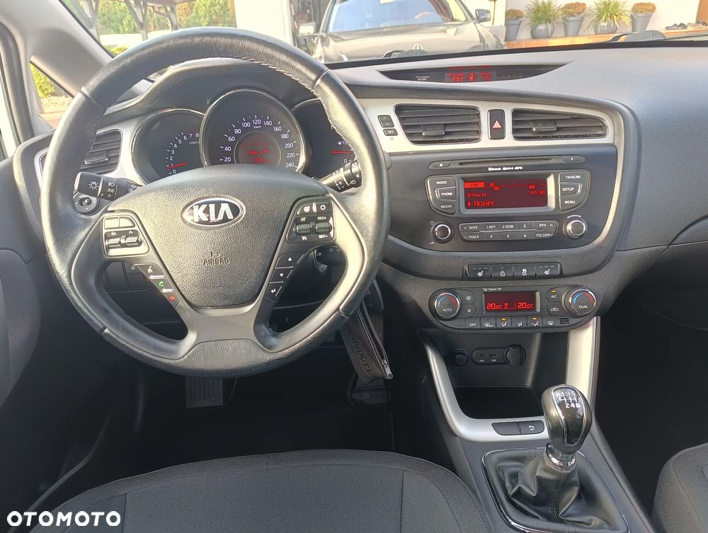 Kia Ceed 1.6 GDI Dream Team Edition - 18