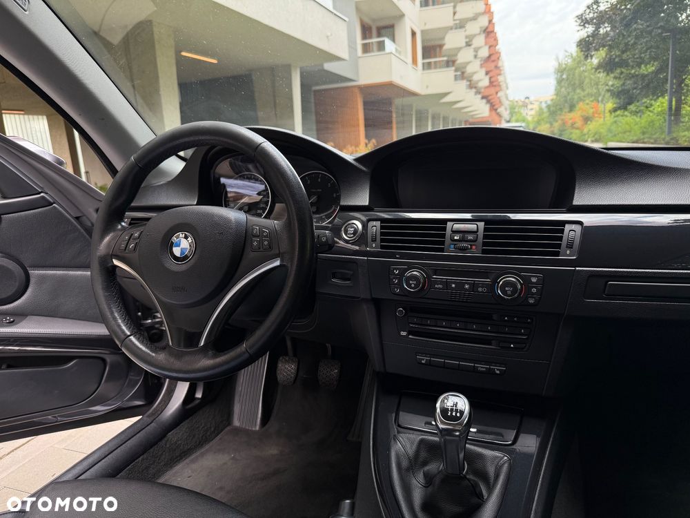BMW Seria 3 320i Coupe - 10