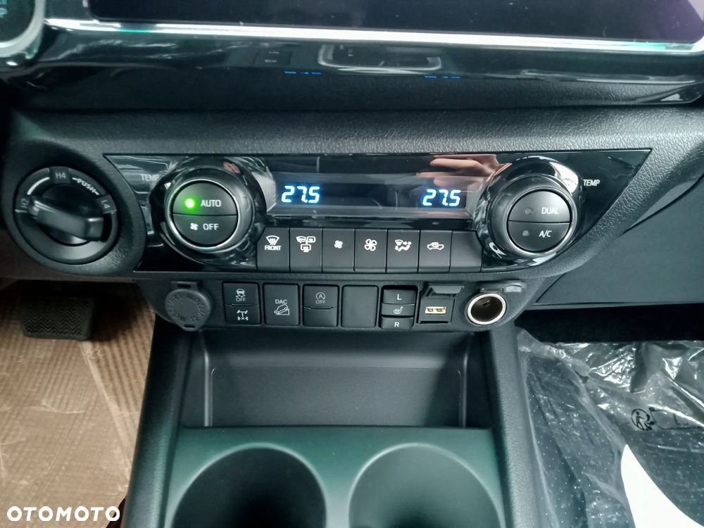 Toyota Hilux 2.8 D-4D Double Cab SR5 4x4 - 17