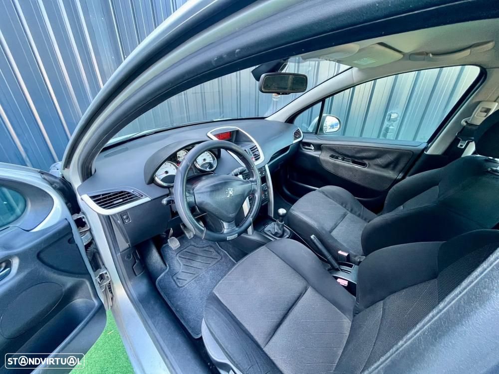 Peugeot 207 - 12