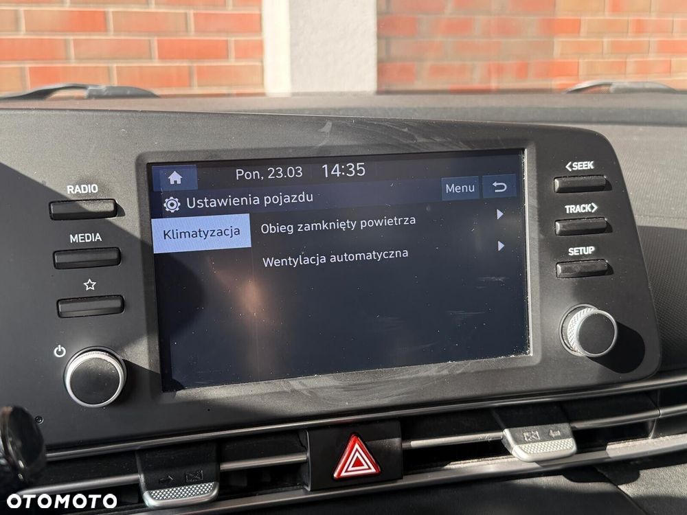 Hyundai Elantra - 22