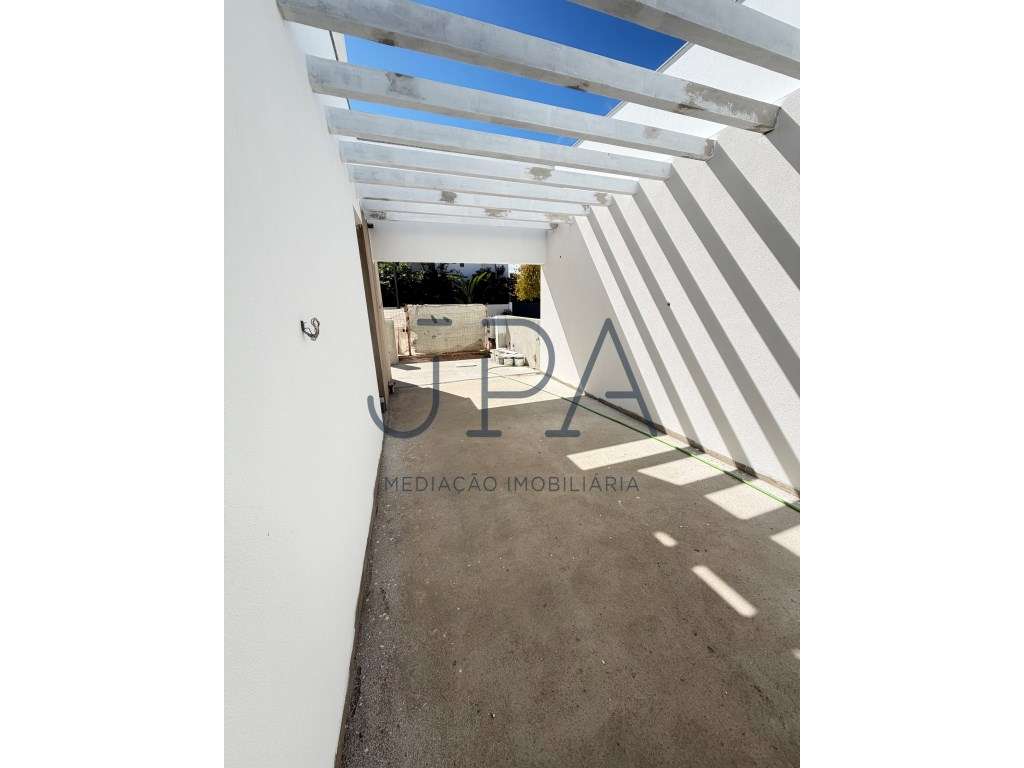 Em construção. Moradia V4 de estilo Contemporâneo com piscina priva... - Grande imagem: 5/6
