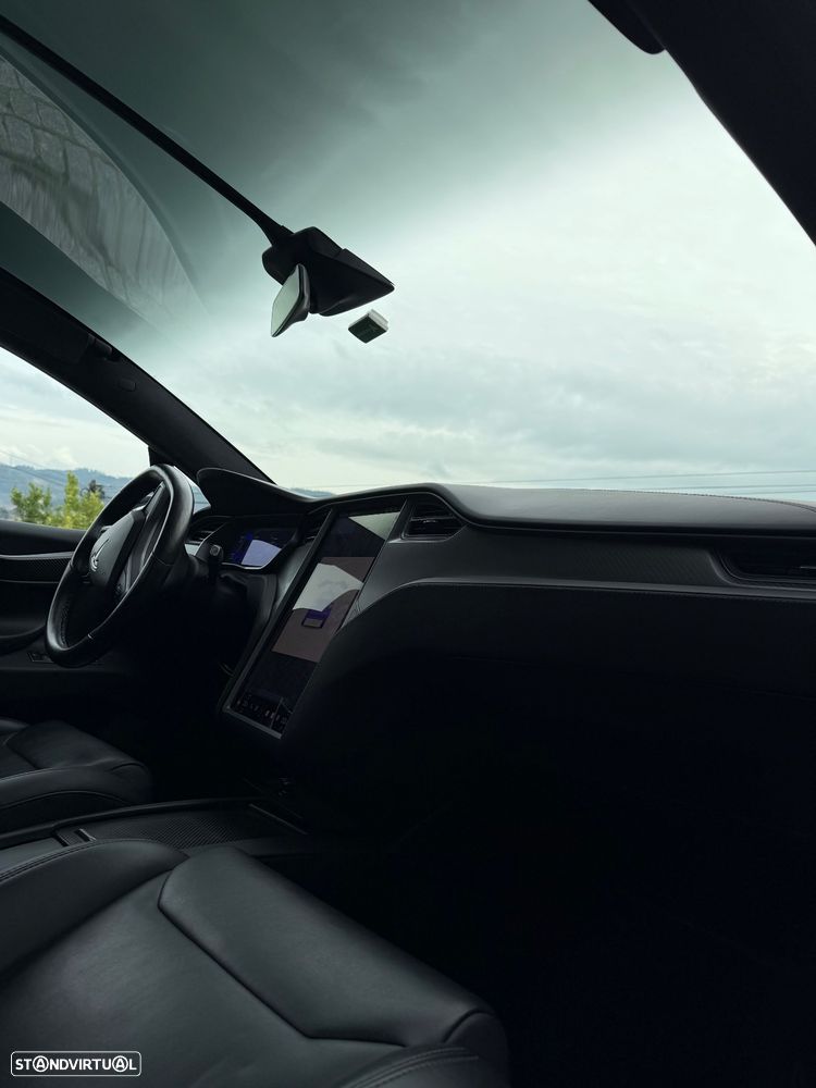 Tesla Model X 75D - 11