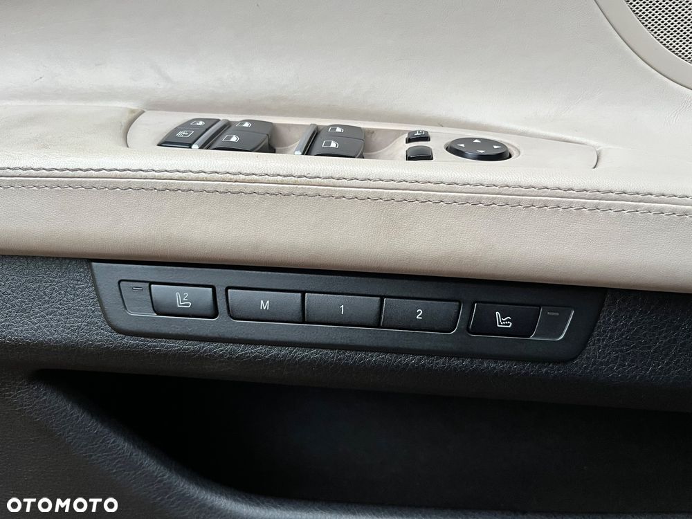 BMW Seria 7 750i - 36