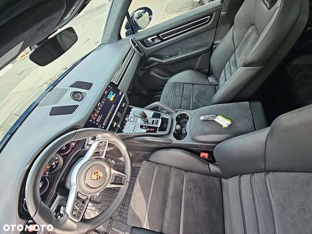 Porsche Cayenne - 8
