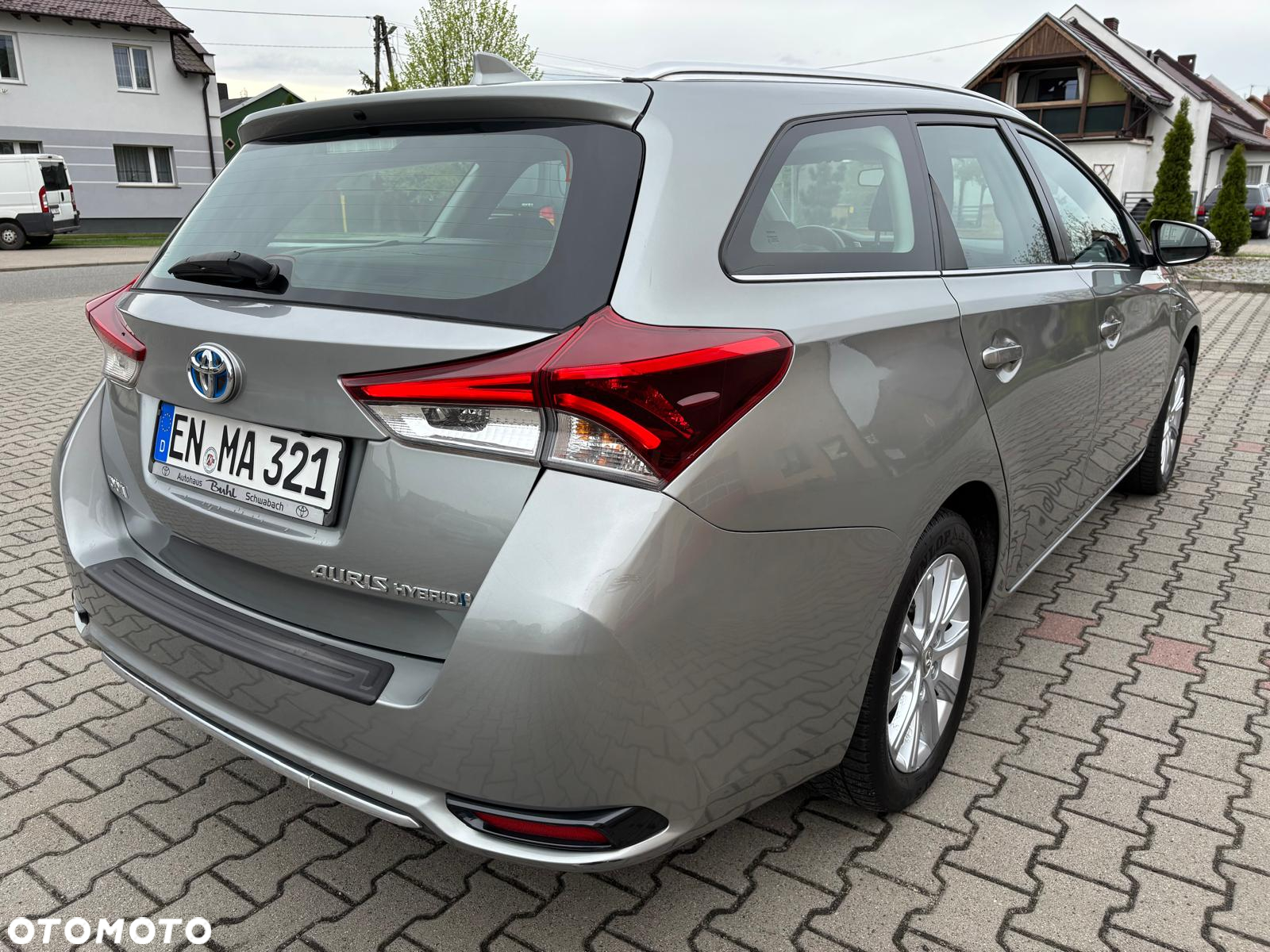 Toyota Auris 1.8 VVT-i Hybrid Automatik Comfort - 2
