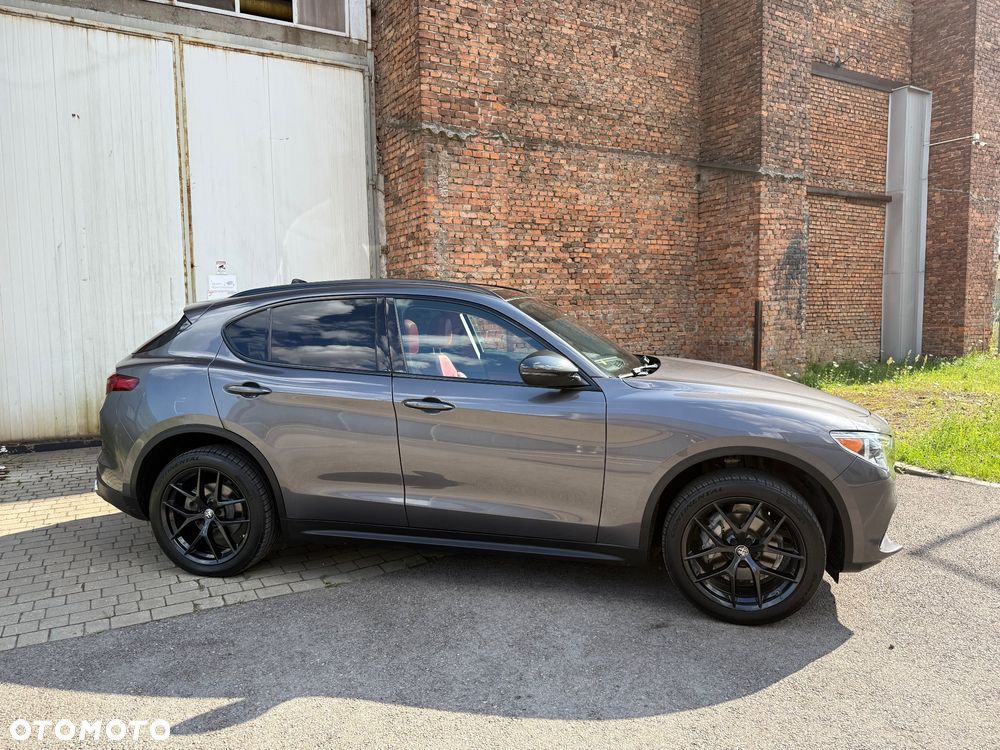 Alfa Romeo Stelvio - 12