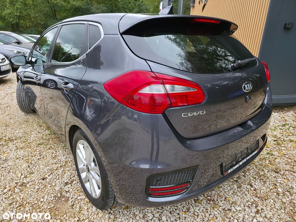 Kia Ceed - 4