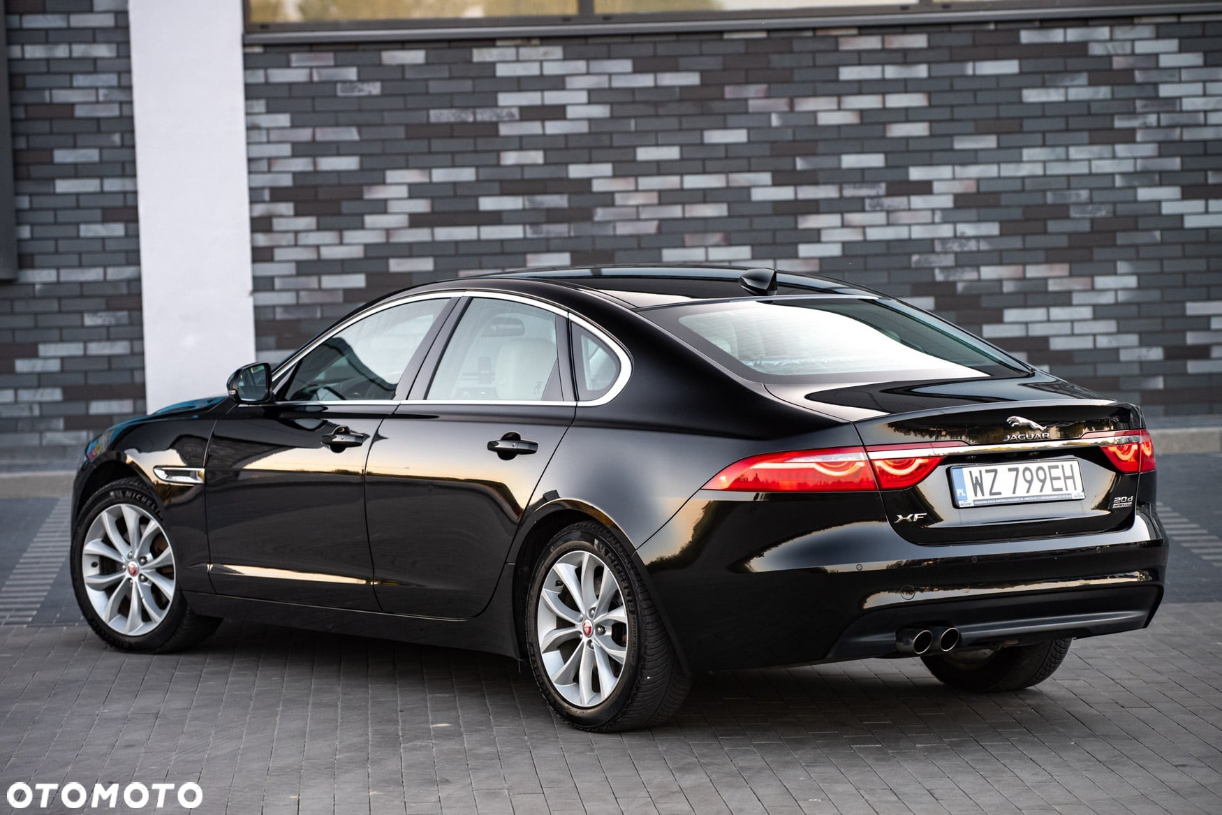 Jaguar XF 2.0 i4D AWD Prestige - 4