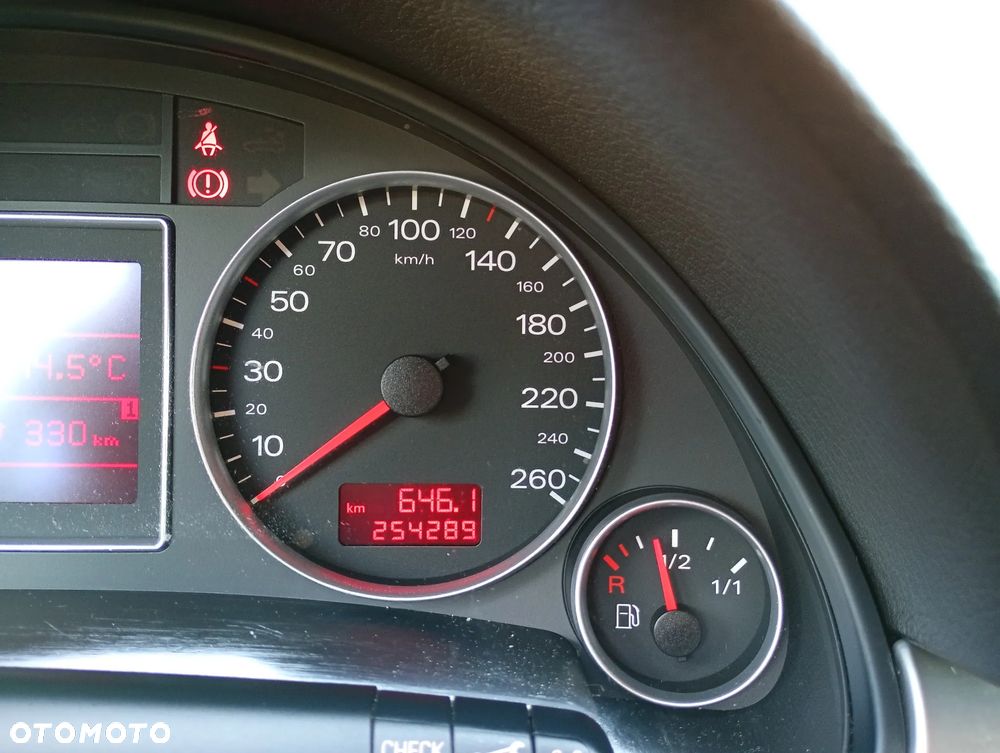 Audi A4 Limousine 2.0 TDI DPF - 6