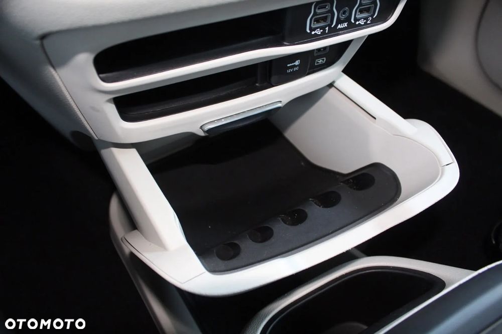 Chrysler Pacifica - 8