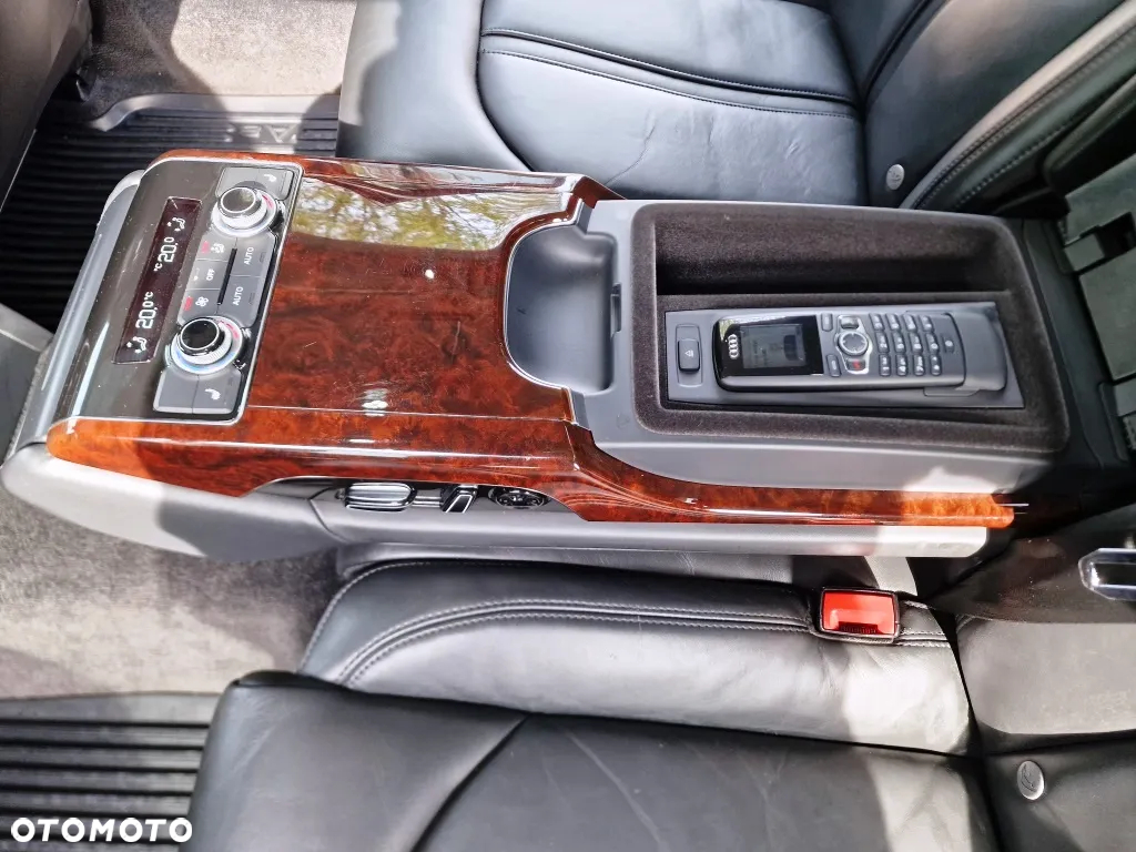Audi A8 - 35