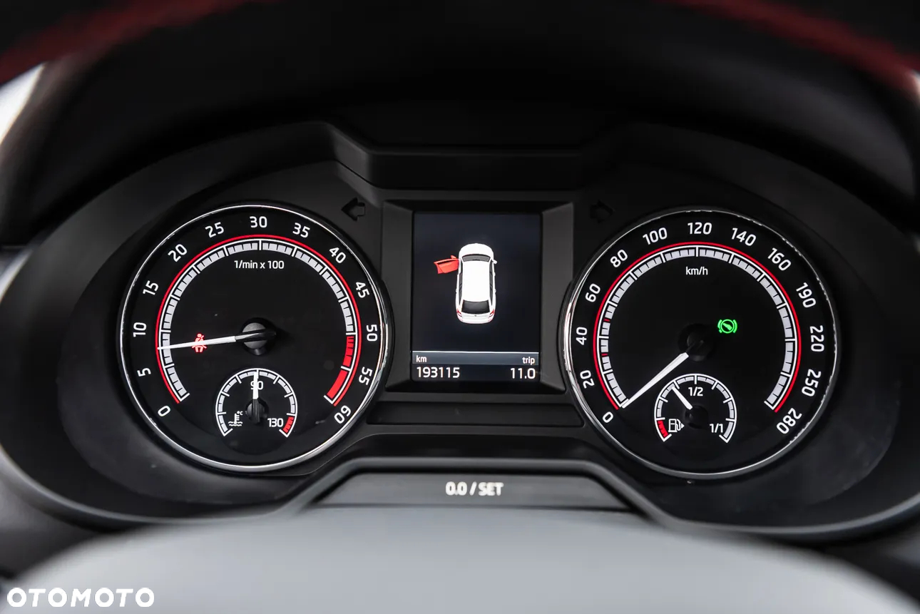 Skoda Octavia 2.0 TDI 4x4 RS Challenge DSG - 23