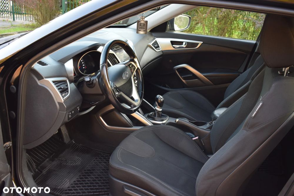 Hyundai Veloster - 12