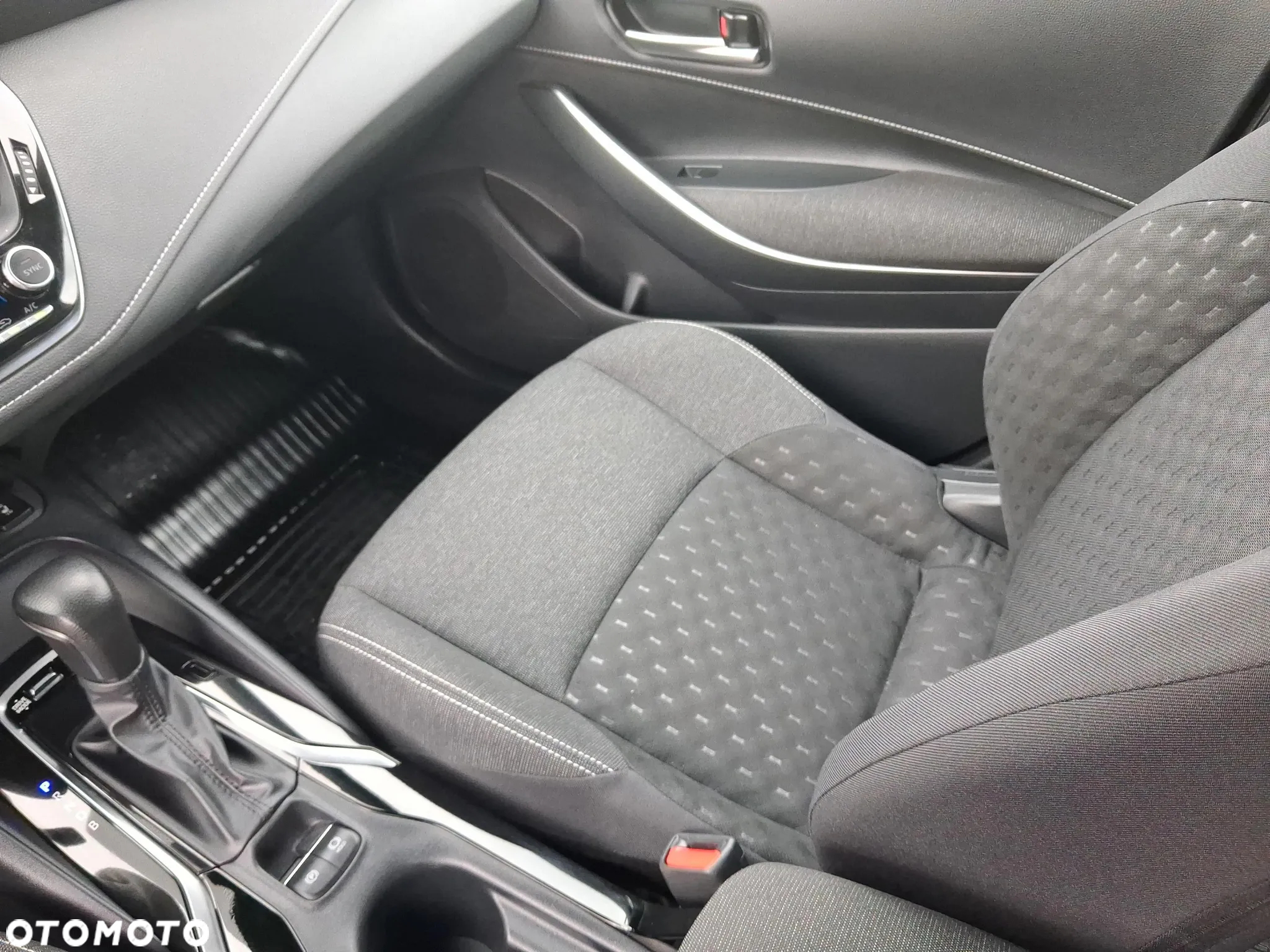 Toyota Corolla 1.8 Hybrid Comfort - 22
