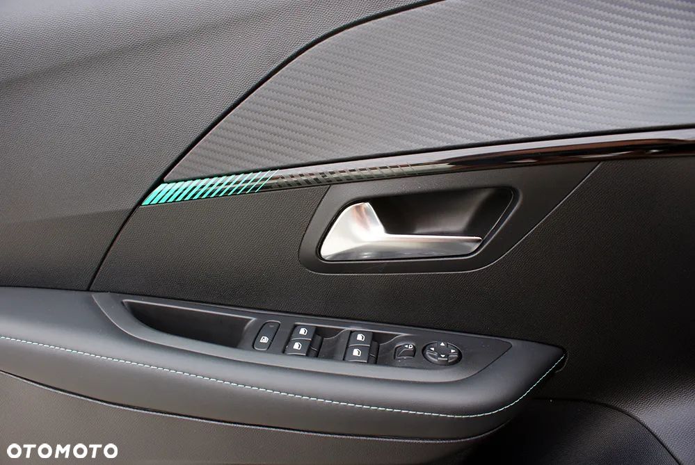 Peugeot 208 1.2 PureTech Allure S&S EAT8 - 17