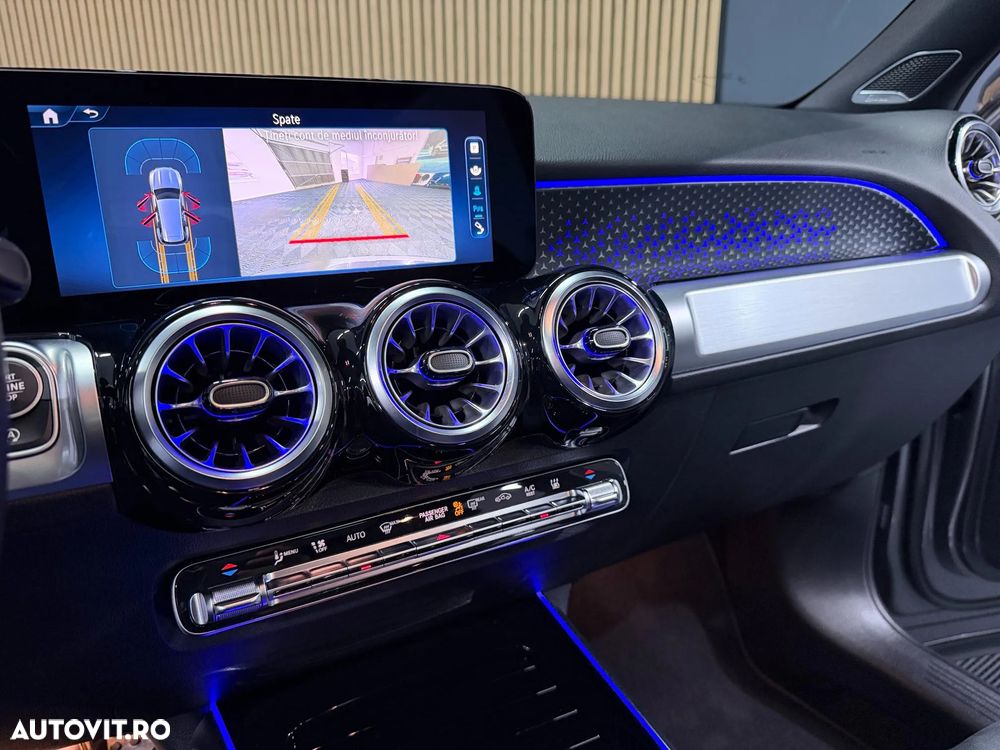 Mercedes-Benz GLB - 33