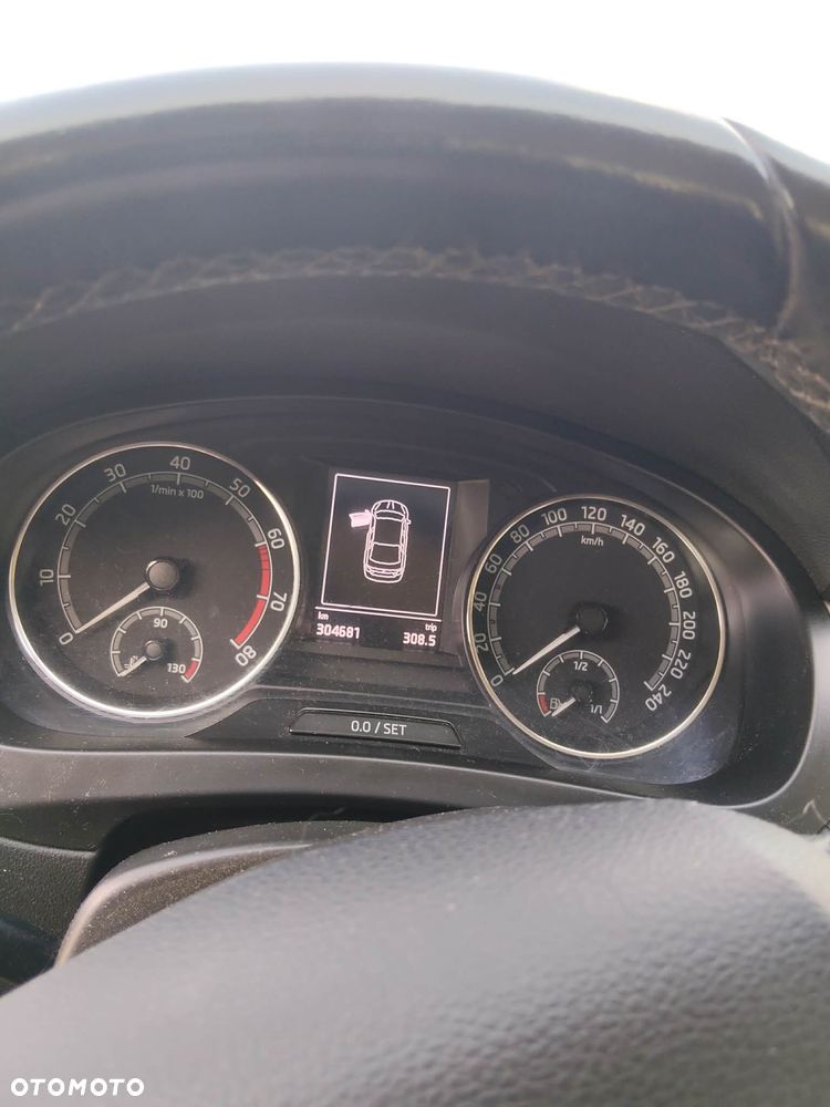 Skoda RAPID 1.0 TSI Ambition - 18