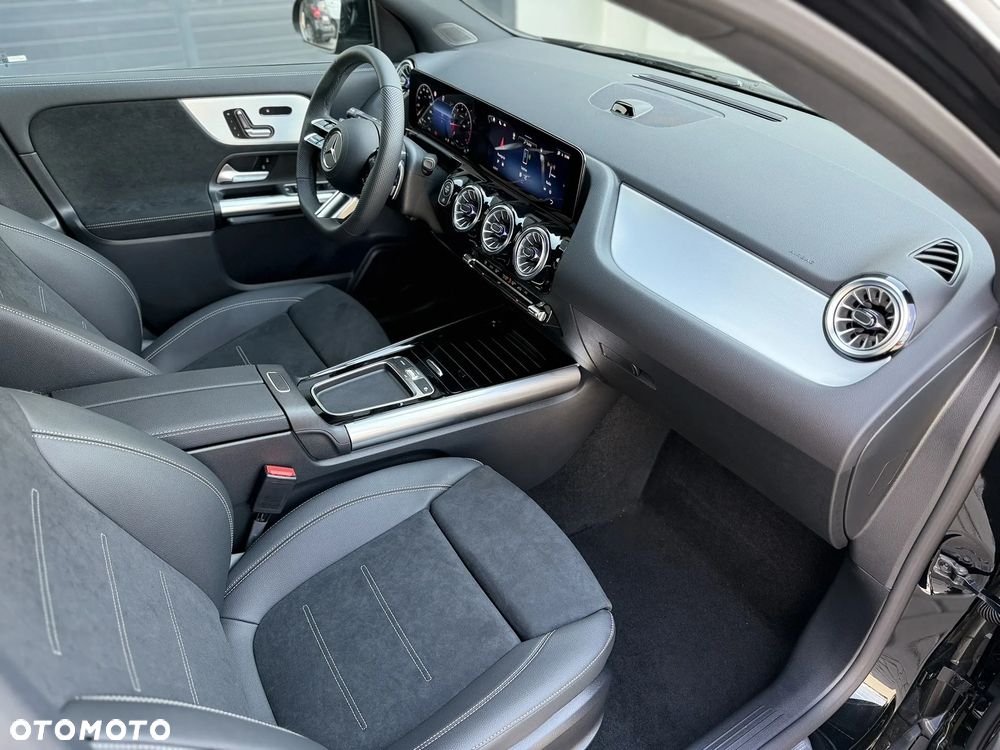 Mercedes-Benz GLA - 23