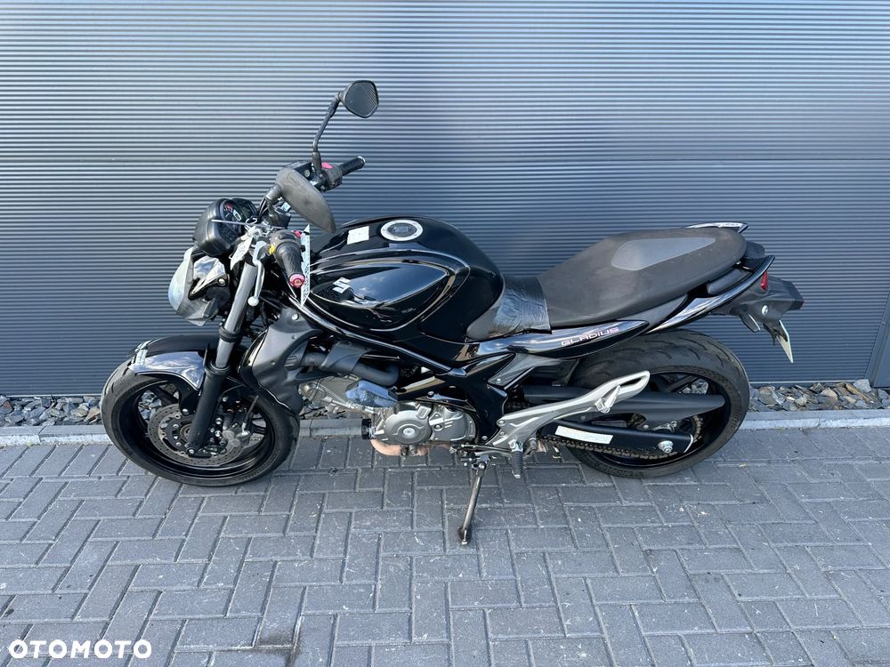 Suzuki Gladius - 2