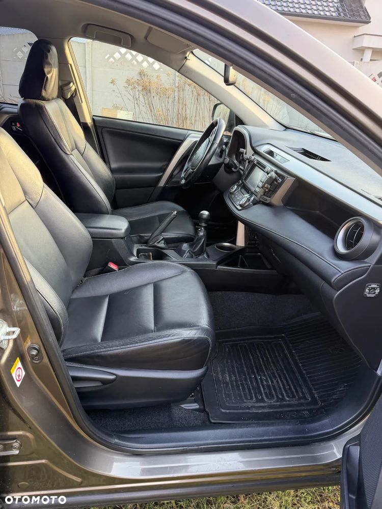 Toyota RAV4 2.2 D-4D Prestige - 9