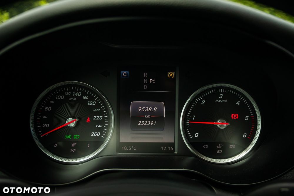Mercedes-Benz Klasa C 200 d 7G-TRONIC - 23