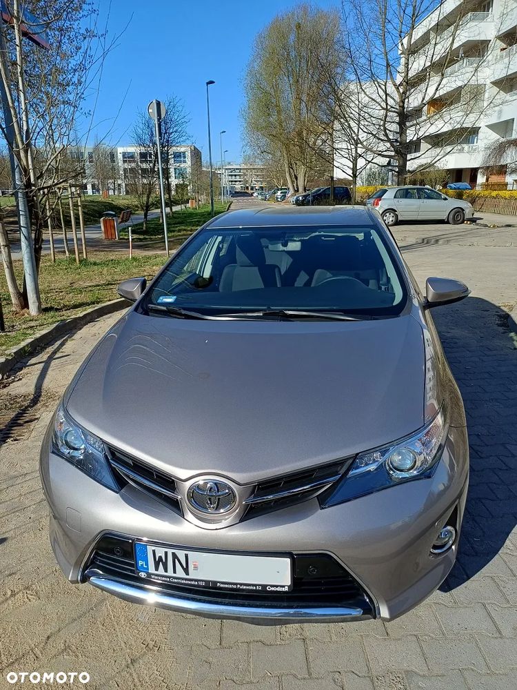 Toyota Auris 1.6 Premium + - 7