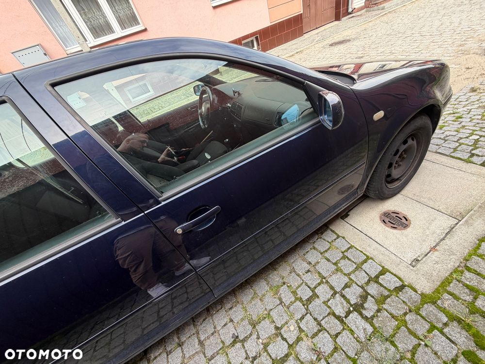 Volkswagen Golf 1.6 - 6