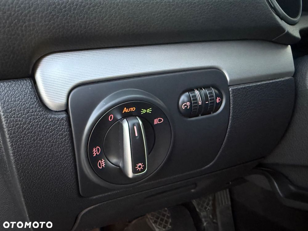 Volkswagen Golf 2.0 TDI DPF BlueMotion Technology Team - 33