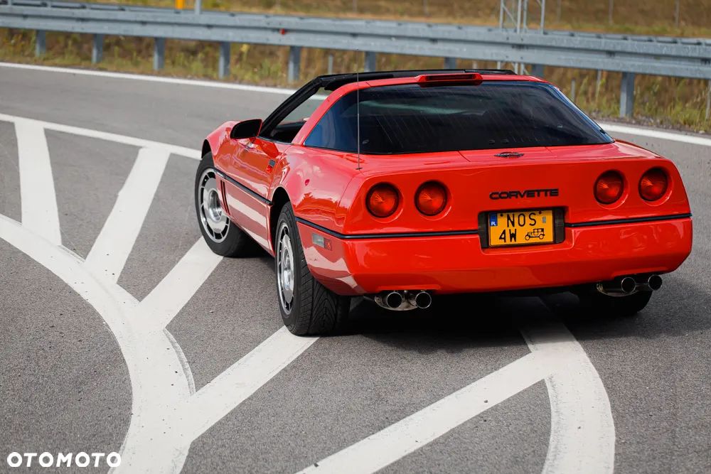 Chevrolet Corvette - 15