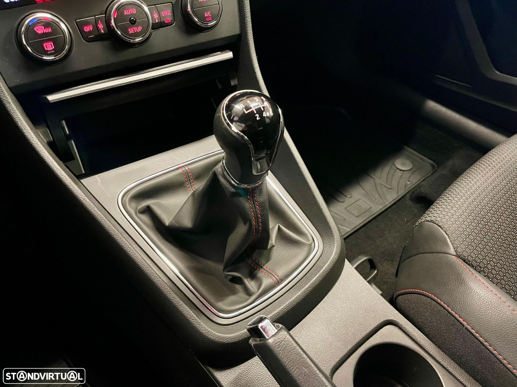 SEAT Leon 2.0 TDI DPF S&S FR - 23