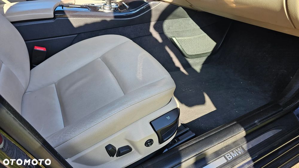 BMW Seria 5 525d xDrive - 22