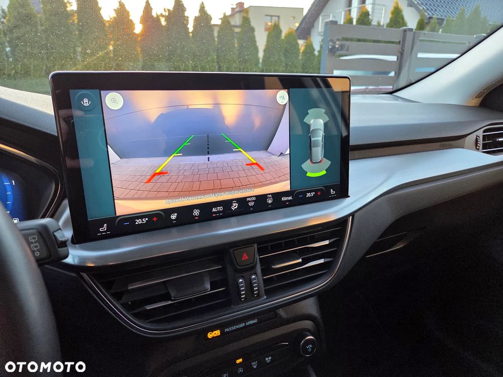 Ford Focus 1.0 EcoBoost Titanium X - 29