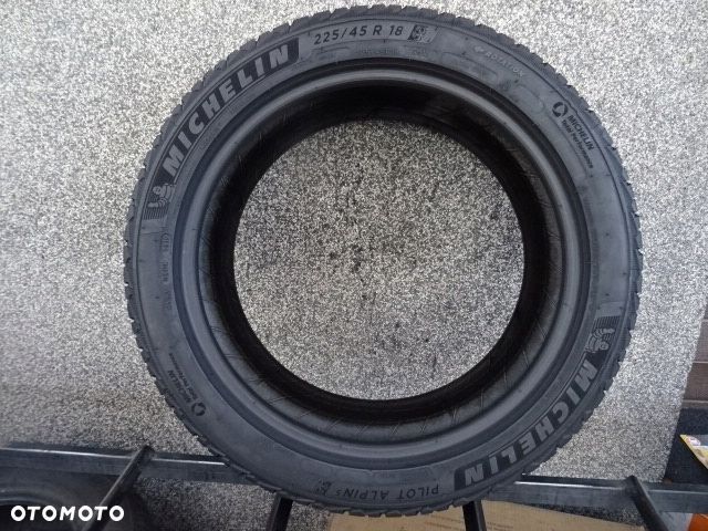225/45/R18 95V Extra loud Michelin Pilot Alpin 5 - 5