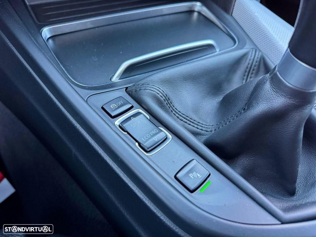 BMW 318 d Touring Pack M - 24