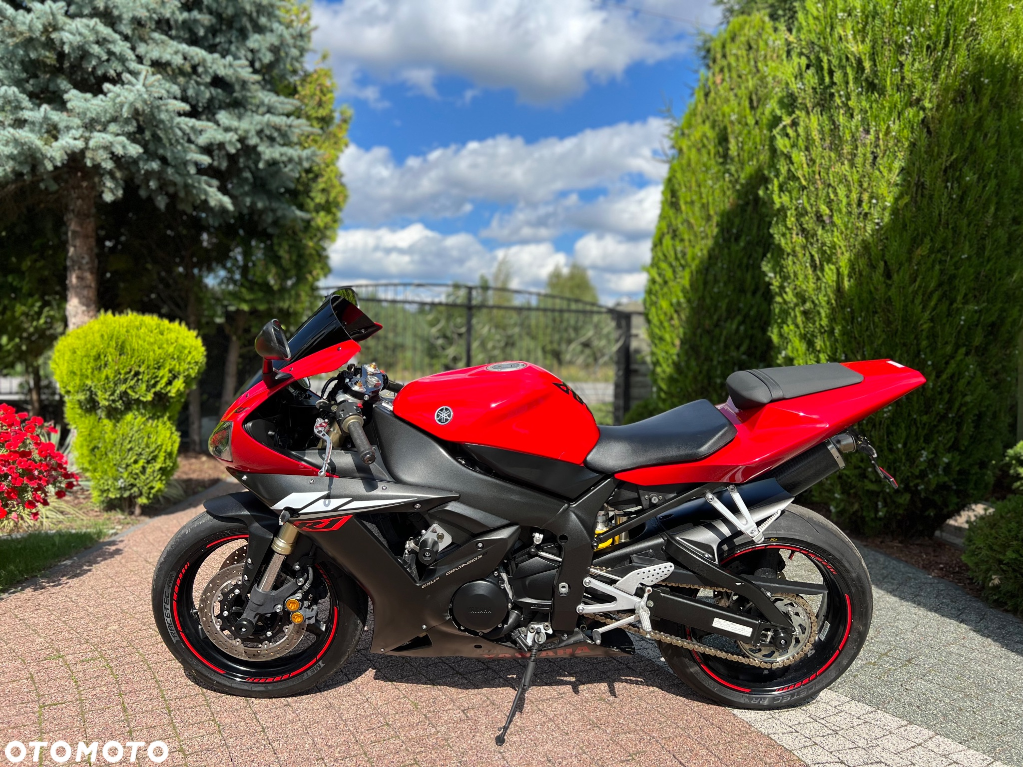 Yamaha R1 - 23