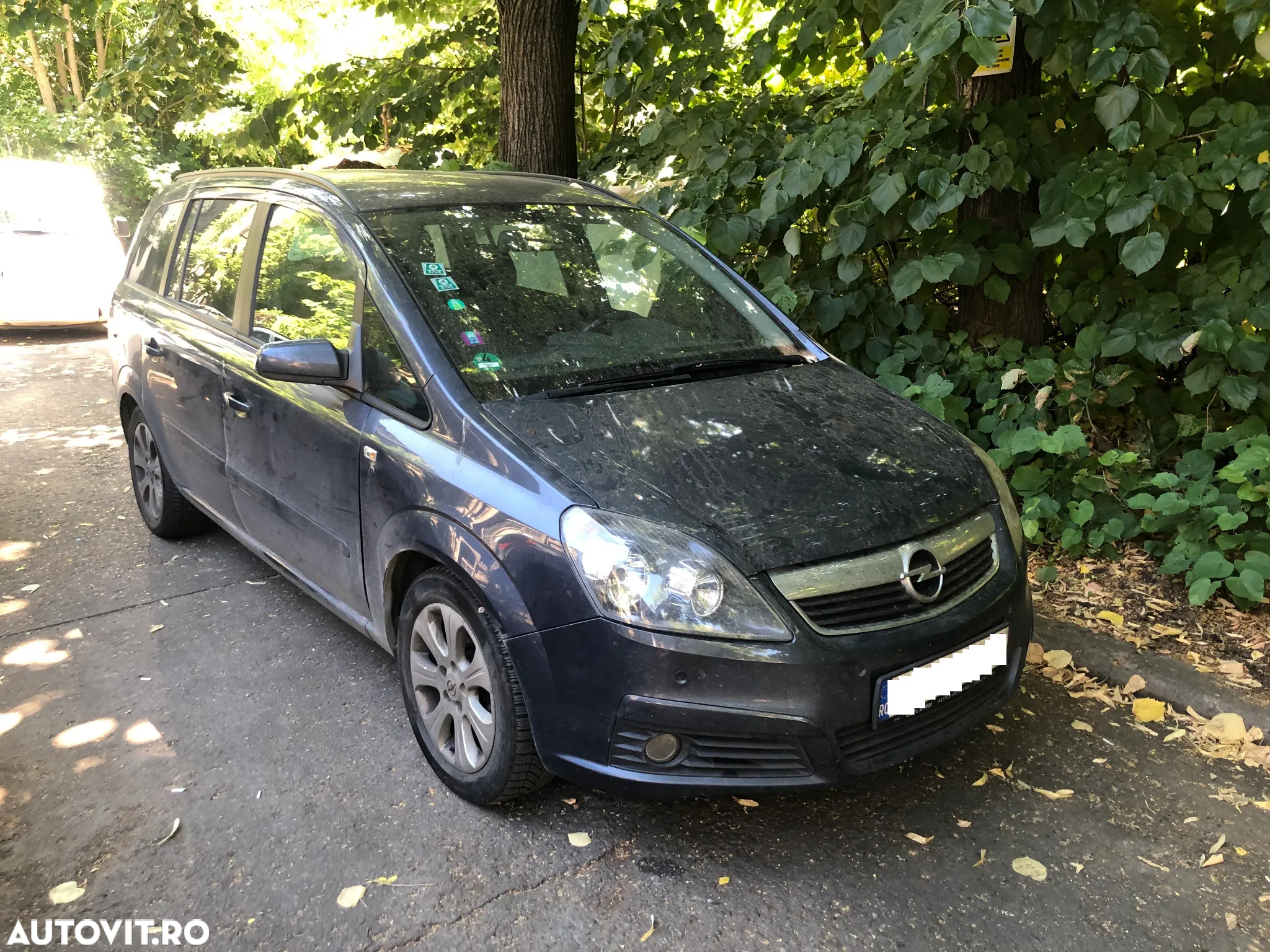 Dezmembrez Opel Zafira 2006 1.9 CDTI 120CP - 2
