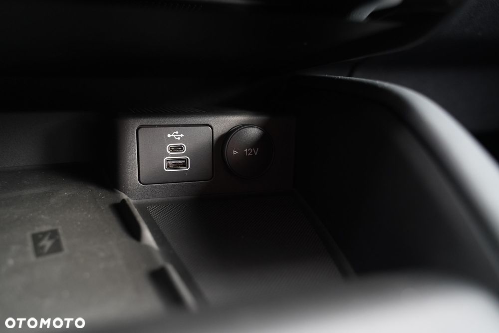 Ford Kuga 2.5 FHEV FWD Titanium - 24