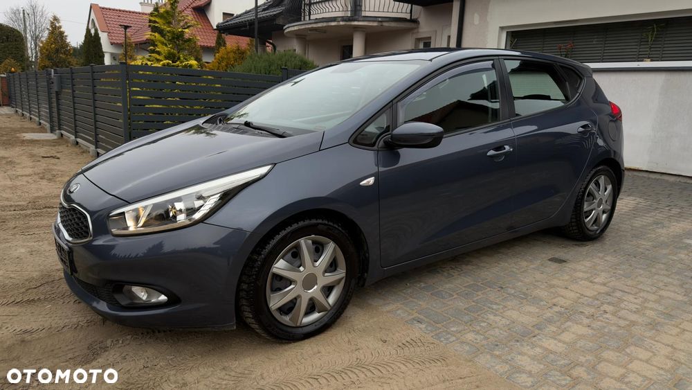 Kia Ceed 1.4 CVVT Dream-Team Edition - 9