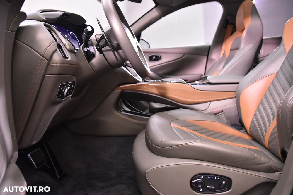 Aston Martin DBX - 28