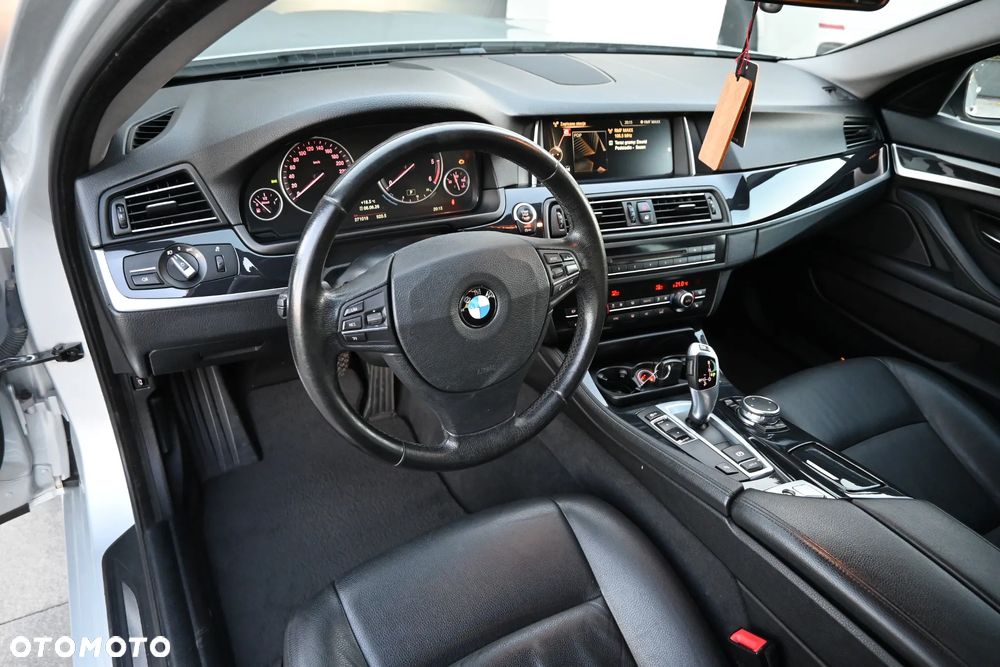 BMW Seria 5 525d - 12