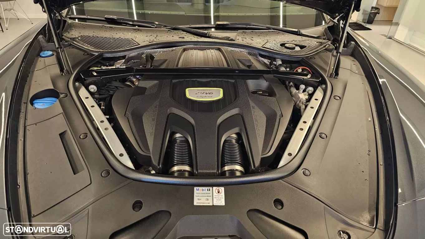 Porsche Panamera Sport Turismo 4 E-Hybrid 10 Years Edition - 20
